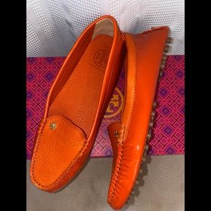 TORY BURCH 'Arianna' Orange driving loafer size 9 1/2 - runs Small.